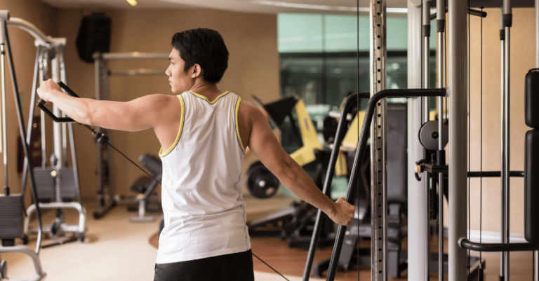 7 melhores exercícios de deltoide lateral para hipertrofia